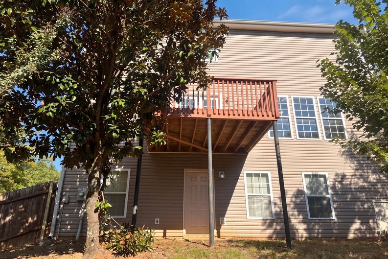 Photo 5 of 53 of 6730 Island Pointe Dr, Buford, GA