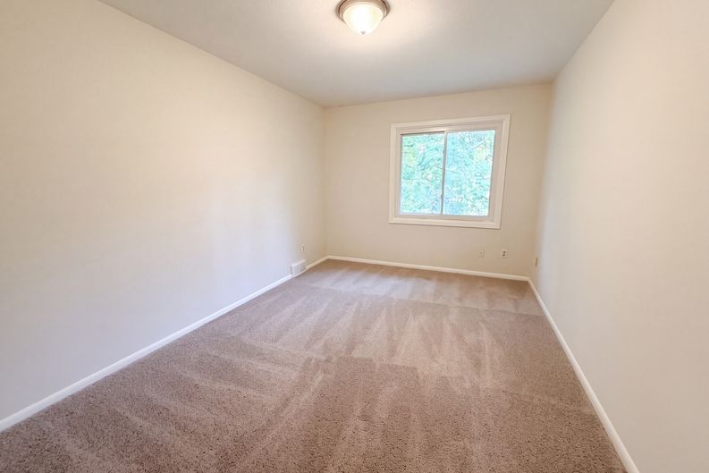 Photo 16 of 22 of 15391 Trillium Cir, Eden Prairie, MN