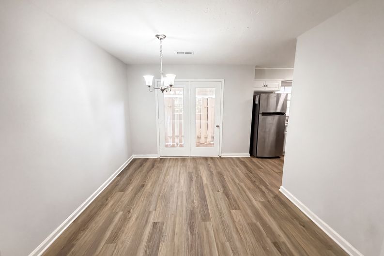 Photo 7 of 19 of 237 Chads Ford Way, Roswell, GA