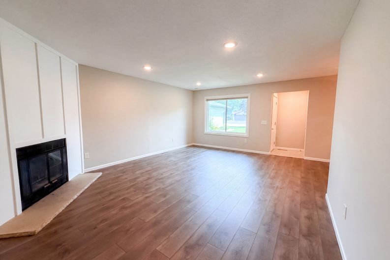 Photo 3 of 18 of 13397 Hughes Ct, Apple Valley, MN