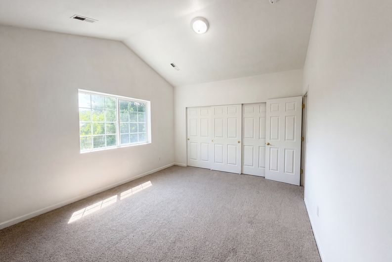 Photo 4 of 27 of 451 NW Yosemite Ter, Beaverton, OR