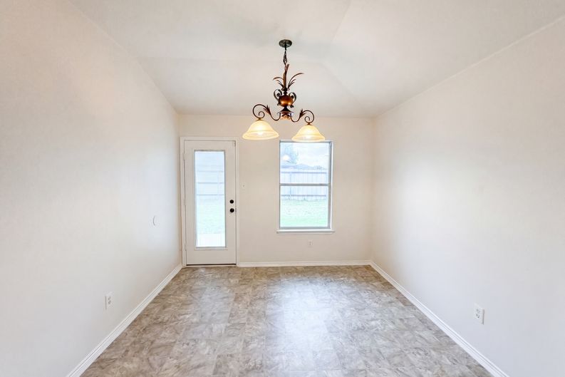 Photo 6 of 16 of 413 E Vega Ln, Killeen, TX