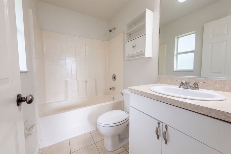 Photo 11 of 21 of 1505 Rival Ter, North Port, FL