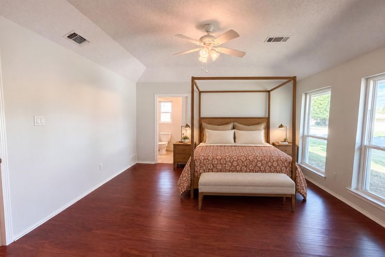 Photo 4 of 18 of 502 Anice Ln, Euless, TX