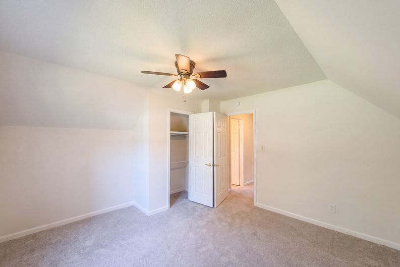 Photo 12 of 24 of 4706 Pineywood Dr SW, Decatur, AL