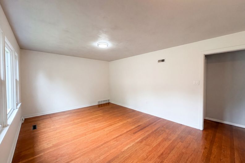 Photo 12 of 21 of 1607 N 17th St, Belleville, IL