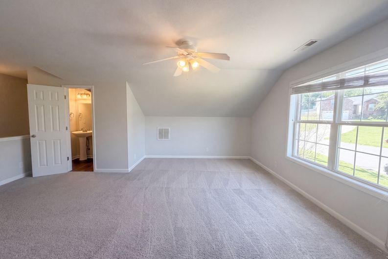 Photo 16 of 24 of 3148 Brook Hill Dr, Clarksville, TN