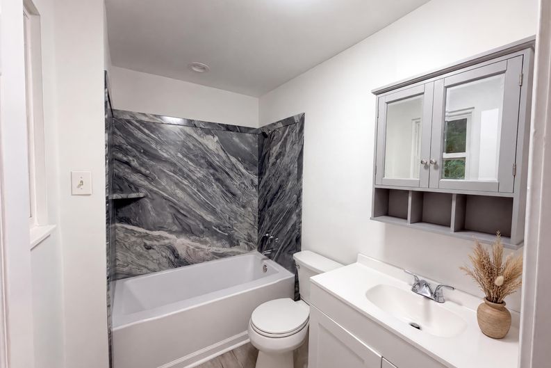 Photo 20 of 27 of 7301 Meadowbrook Cir, Knoxville, TN