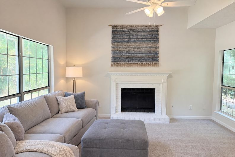 Photo 7 of 38 of 901 Lauren Kay Ct, Lawrenceville, GA