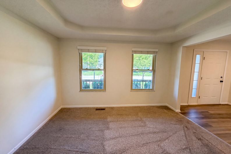 Photo 7 of 29 of 4976 Vicksburg Ln, Hilliard, OH