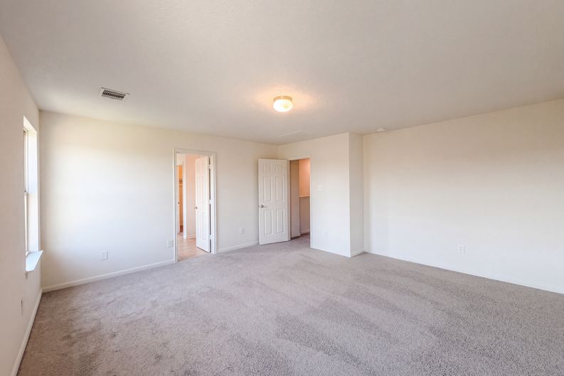 Photo 4 of 18 of 15835 Copper Oak Ln, Houston, TX