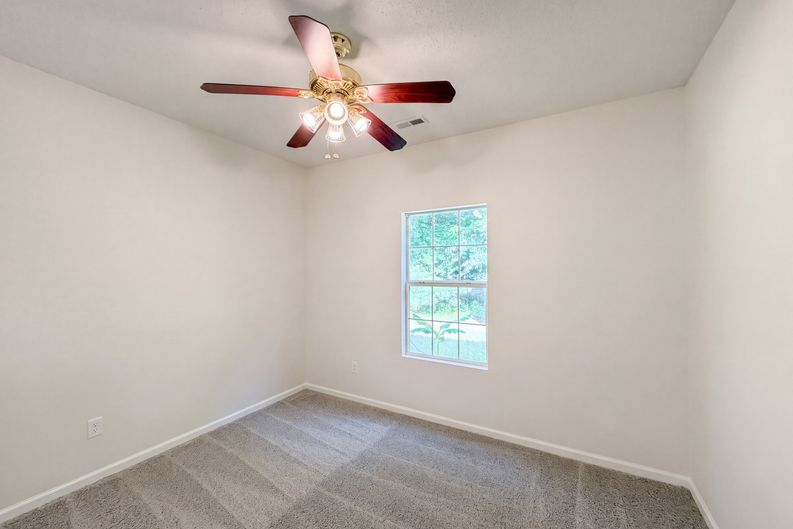 Photo 15 of 29 of 6257 Polar Fox Ct, Riverdale, GA