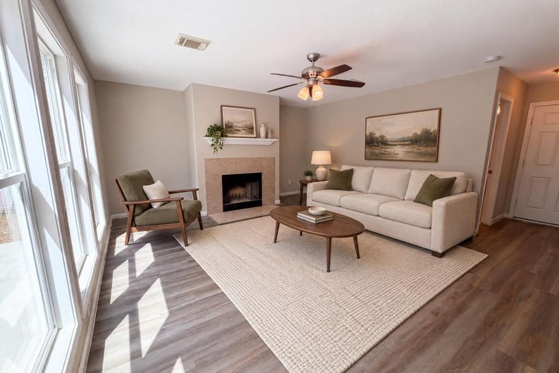 Photo 3 of 21 of 12159 Hawthorne Dr, Montgomery, TX