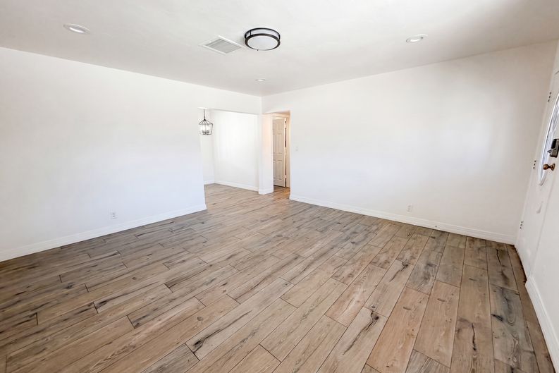 Photo 5 of 21 of 4505 W Clarendon Ave, Phoenix, AZ