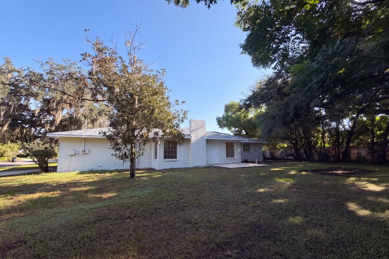 Photo 5 of 31 of 601 Carolyn Dr, Brandon, FL