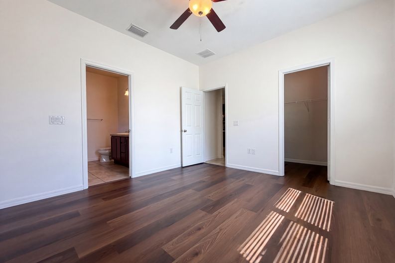 Photo 14 of 47 of 1416 Hickory View Cir, Parrish, FL