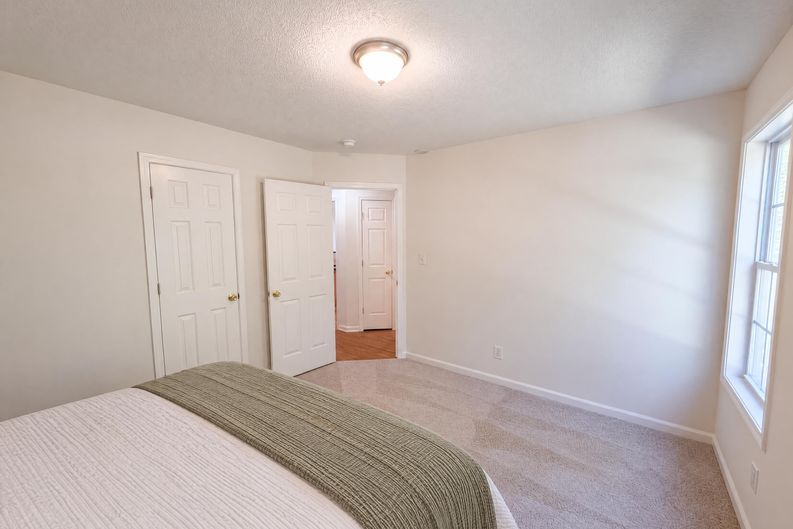 Photo 14 of 23 of 4315 Enoch Dr, Charlotte, NC
