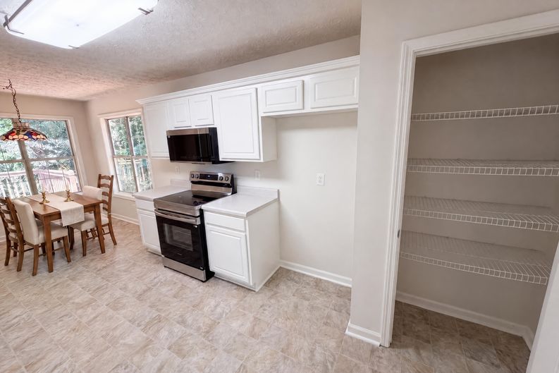 Photo 15 of 56 of 7830 Mosswood Ln, Gainesville, GA
