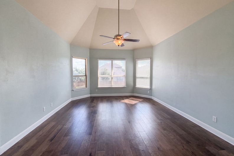 Photo 7 of 21 of 122 Bluehaw Dr, Georgetown, TX