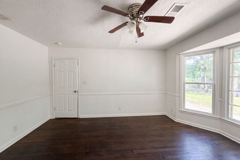 Photo 4 of 16 of 1825 NE Bren Mar Rd, Lees Summit, MO