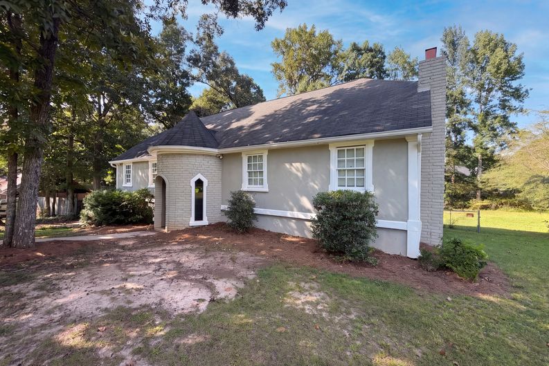 Photo 23 of 26 of 6257 N Summers Cir, Douglasville, GA