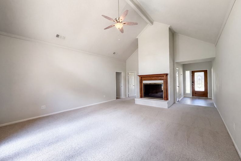 Photo 6 of 23 of 1102 Londonderry Ave, Friendswood, TX