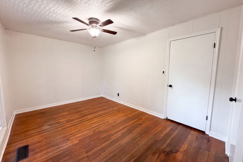 Photo 4 of 20 of 1007 Normandale Dr, Bessemer, AL