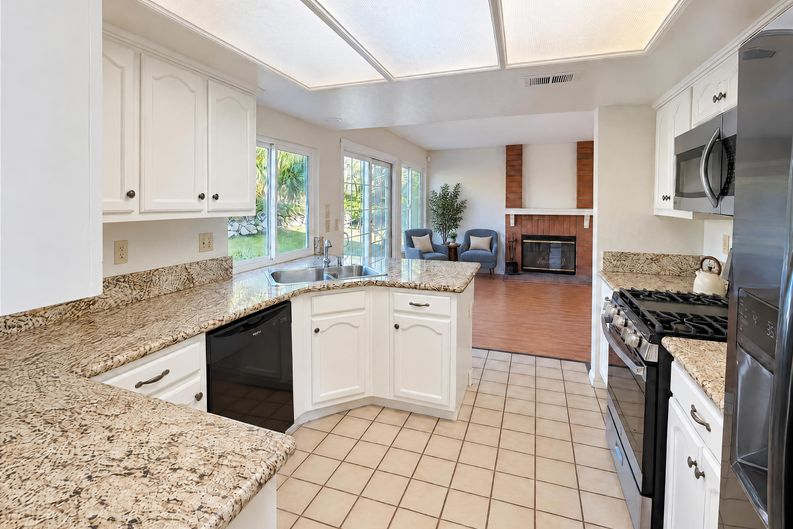 Photo 6 of 14 of 6424 N Beechwood Ave, San Bernardino, CA