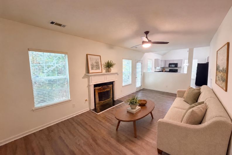 Photo 11 of 20 of 4720 Buffalo St, Fairburn, GA