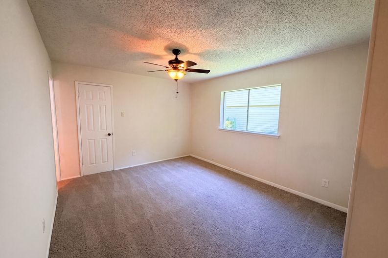 Photo 13 of 18 of 414 Meadowhill Dr, Garland, TX