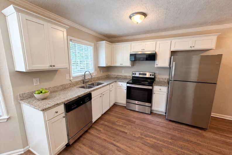 Photo 6 of 23 of 4078 Tara Ct, Loganville, GA