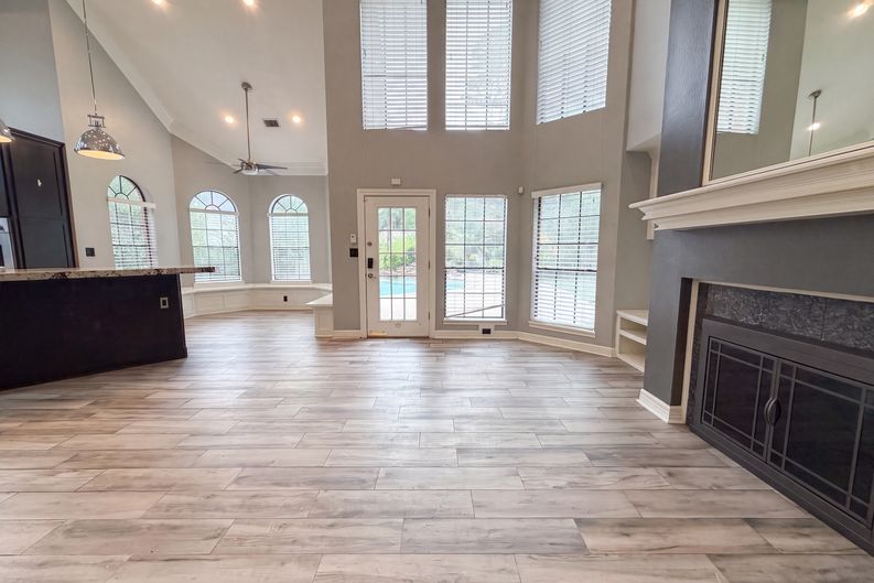 Photo 9 of 27 of 6127 Willowcrest Ct, Spring, TX