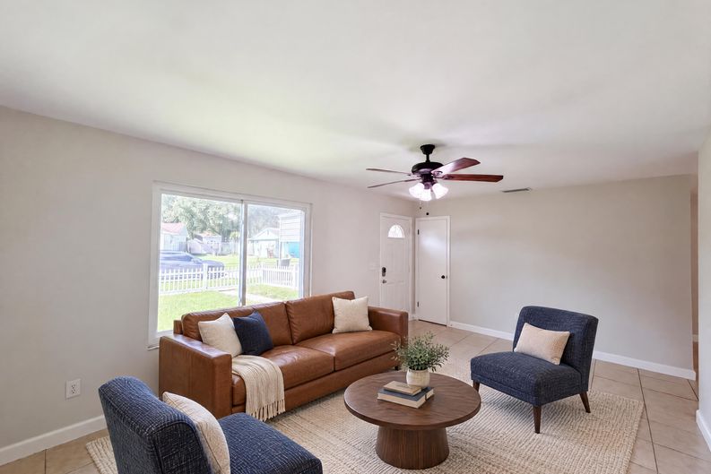 Photo 3 of 19 of 7233 W Thomas Jefferson Cir W, Bartow, FL
