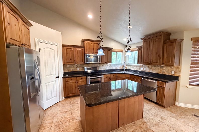 Photo 11 of 31 of 14496 S Fox Creek Dr, Herriman, UT