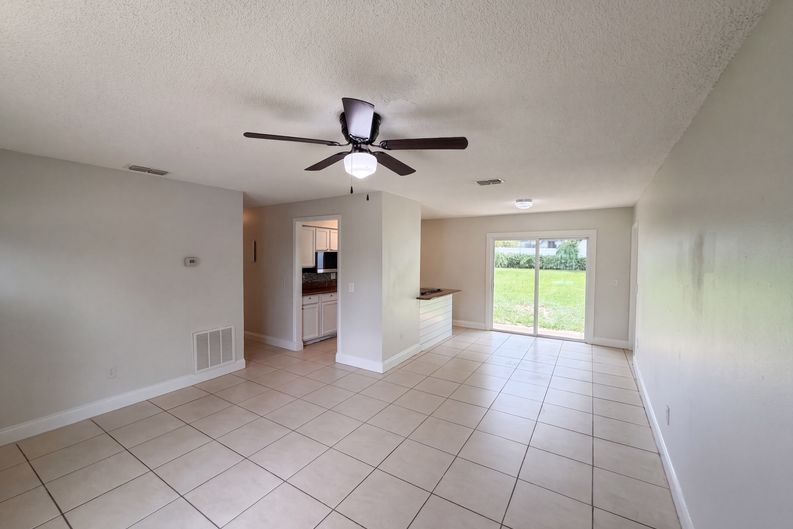 Photo 3 of 20 of 1336 Nadine Dr, Deltona, FL