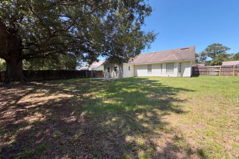 Photo 5 of 29 of 220 Chestnut Ct, Kingsland, GA