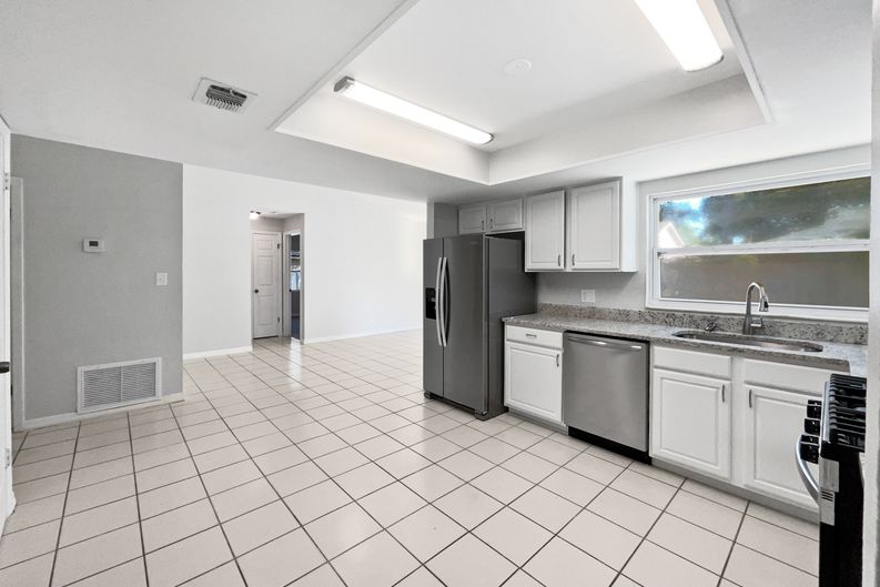 Photo 7 of 22 of 831 Haulover Dr, Altamonte Springs, FL
