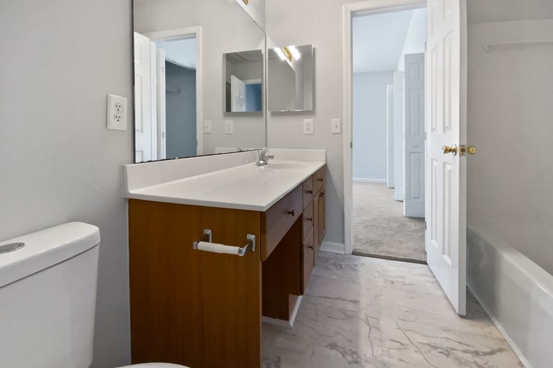 Photo 6 of 17 of 6086 Cougar Ln, Charlotte, NC