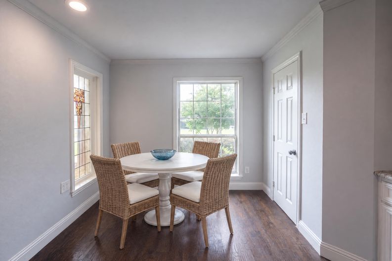 Photo 6 of 22 of 3308 Brookhaven Club Dr, Dallas, TX