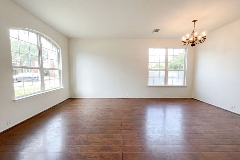 Photo 8 of 22 of 11919 Leaf Oak Dr, Houston, TX