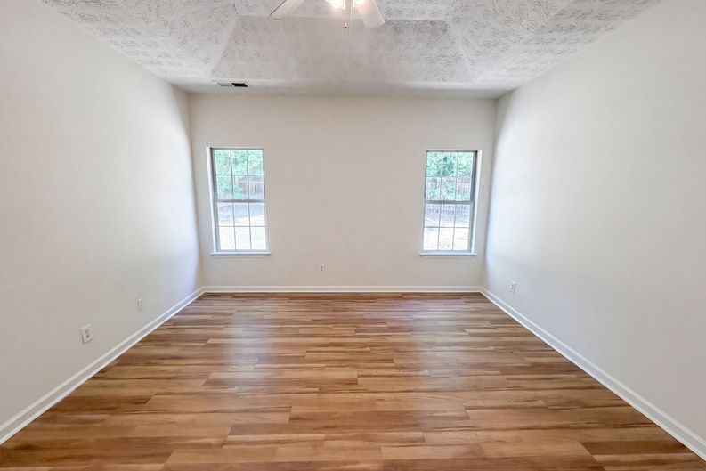 Photo 4 of 55 of 835 Shadow Lake Dr, Lithonia, GA