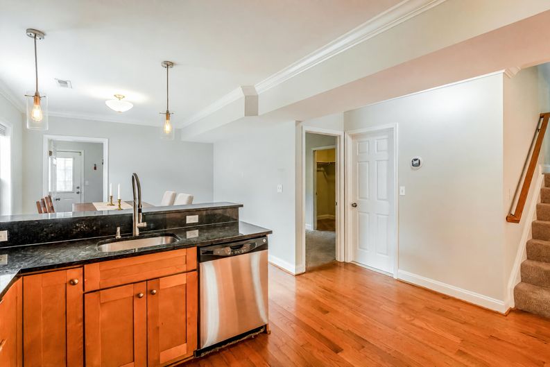 Photo 8 of 20 of 4933 Lee St NE, Washington, DC