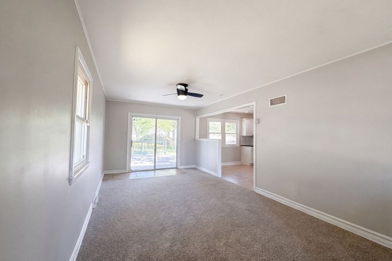 Photo 11 of 21 of 3809 S Drumm Ave, Independence, MO