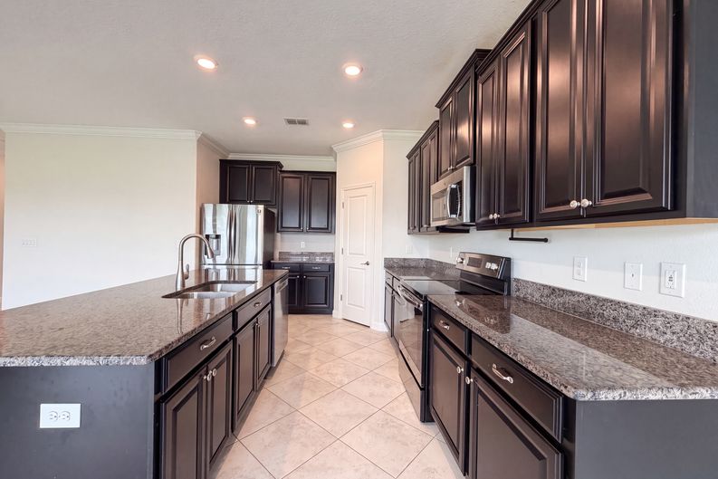 Photo 11 of 36 of 9709 Ivory Dr, Sun City Center, FL