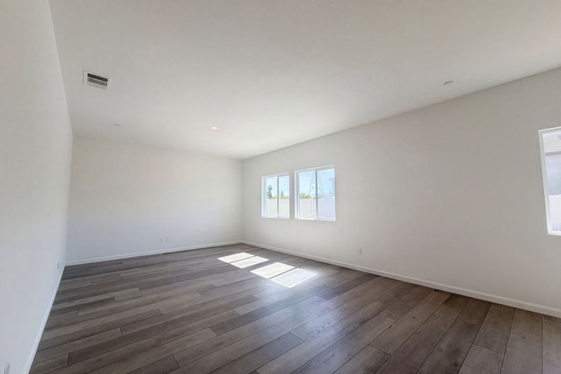 Photo 3 of 46 of 1176 Willow Hill Ave, Sacramento, CA