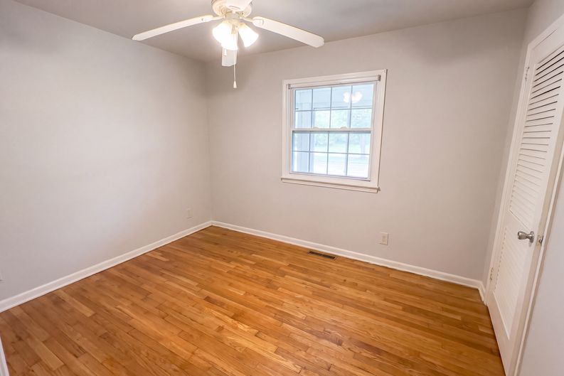 Photo 4 of 18 of 4307 Greenwood Dr, Portsmouth, VA