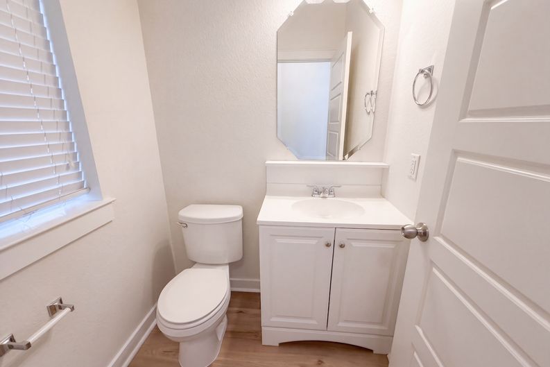 Photo 18 of 27 of 2101 Rivers Edge Way, Austin, TX