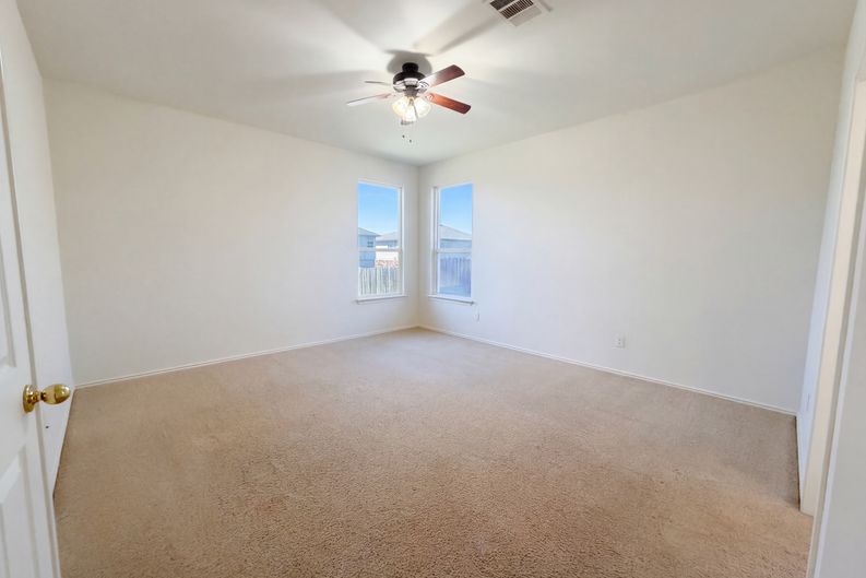 Photo 10 of 20 of 5105 Willamette Ln, Killeen, TX