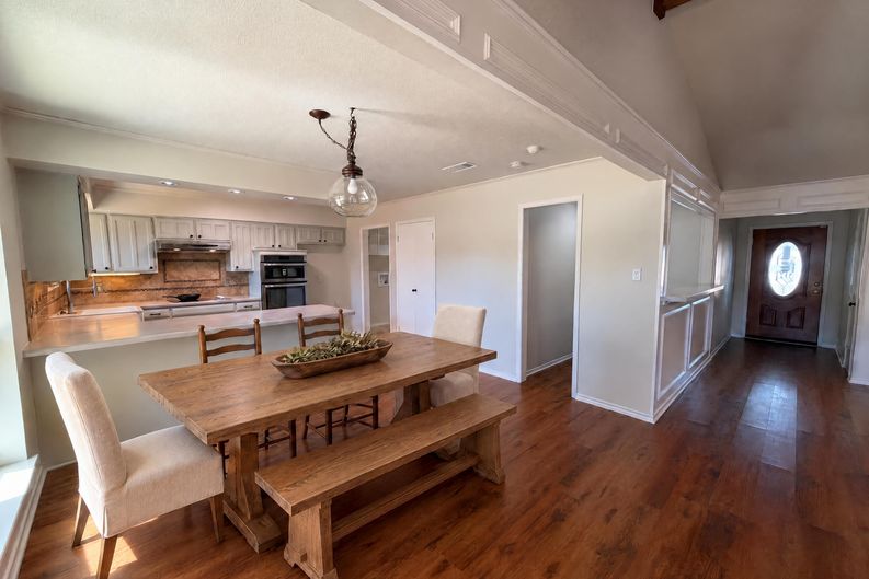 Photo 8 of 27 of 1208 Hillcrest Dr, Euless, TX