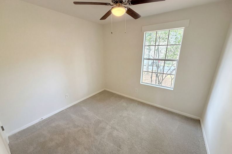 Photo 22 of 31 of 4727 Garden Hills Dr, Stone Mountain, GA